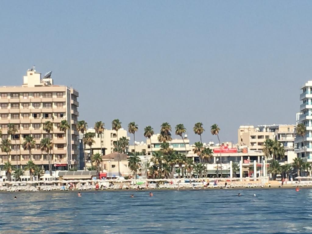 Ithaki Phinikoudes Apartment No. 105 Larnaca Bagian luar foto