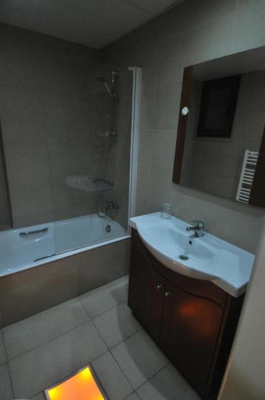 Ithaki Phinikoudes Apartment No. 105 Larnaca Bagian luar foto